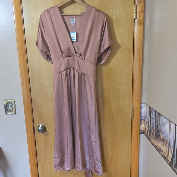 Anne Klein Dresses & Skirts - Anne Klein Dress Size 16 Beautiful Satin With Tie Belt